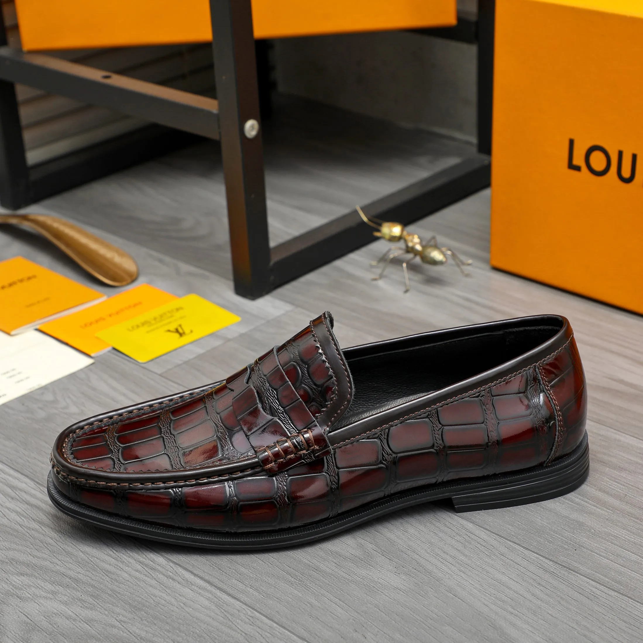Men's shoes 💰p442 Product trademark: LV (Louis Vuitton) business slip-on leather shoes. Regular size: 38-46 (45.46 is custom-made and non-refundable) Product material: Selected high-quality stone grain cowhide upper, cowhide lining, rubber outsole
